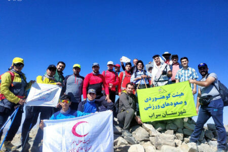 صعود موفق کوهنوردان سراب به قله سهند