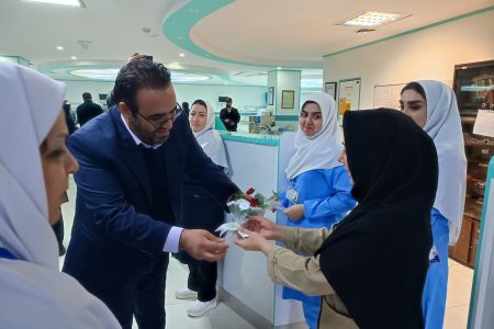 تجلیل از پرستاران بیمارستان امام خمینی ره سراب همزمان با گرامیداشت روز پرستار
