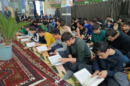 محفل انس با قرآن کریم با حضور فرماندار و قاریان بین‌المللی در سراب