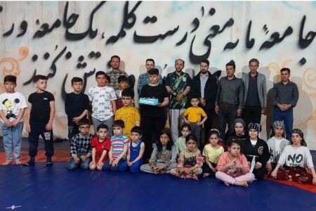 تجلیل اولیای کلاس ژیمناستیک و دفاع شخصی از رئیس اداره ورزش و جوانان شهرستان سراب