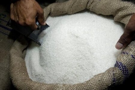 کشف ۴۲ تن شکر قاچاق در سراب